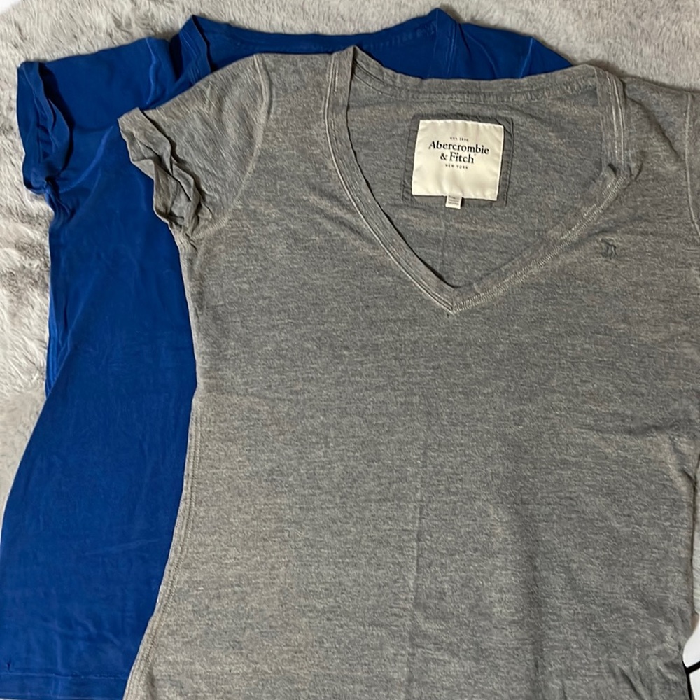 V-Neck Fitted T-Shirts - Abercrombie & Fitch